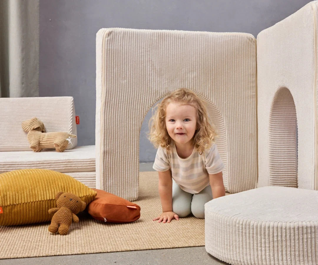 FUNZY Namelio rinkinys – žaidimų sofa + Arkos